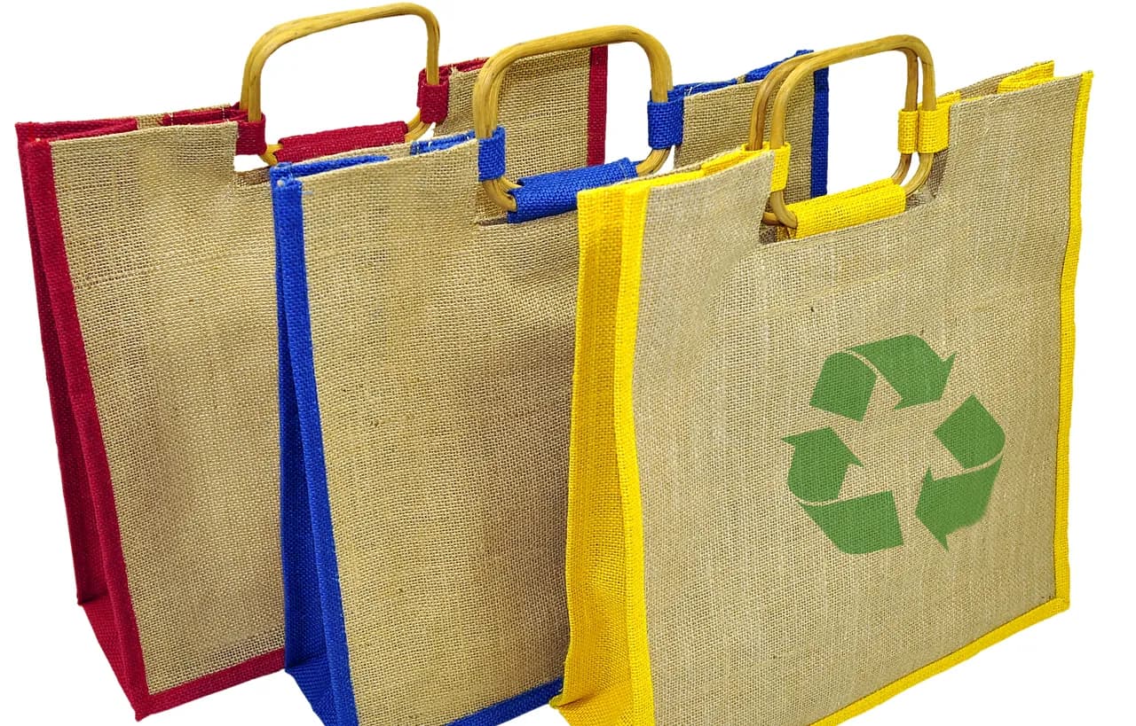 Cómo hacer bolsos con material reciclado y contribuir al medio ambiente Cómo hacer bolsos con material reciclado y contribuir al medio ambiente