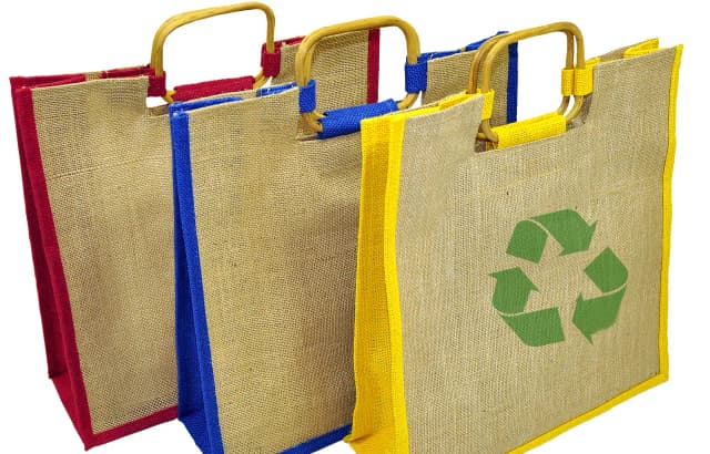 Cómo hacer bolsos con material reciclado y contribuir al medio ambiente Cómo hacer bolsos con material reciclado y contribuir al medio ambiente