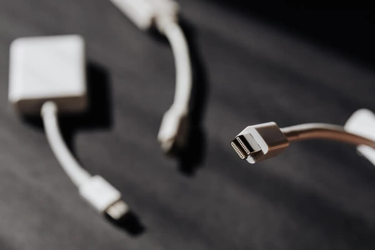 Dónde tirar cables y cargadores: evita la contaminación electrónica Dónde tirar cables y cargadores: evita la contaminación electrónica