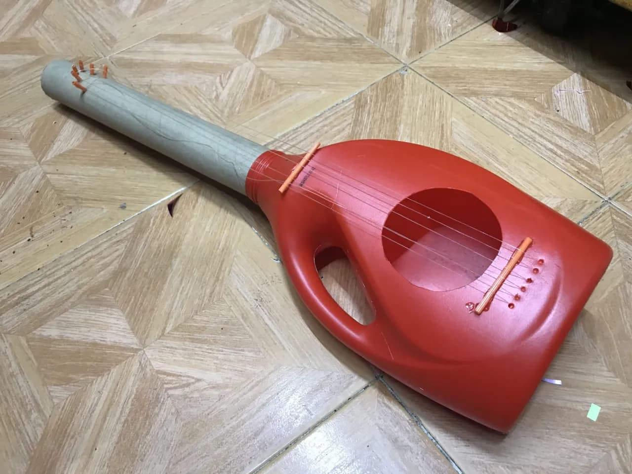 Cómo hacer una guitarra con materiales reciclados y sorprenderte con su sonido Cómo hacer una guitarra con materiales reciclados y sorprenderte con su sonido