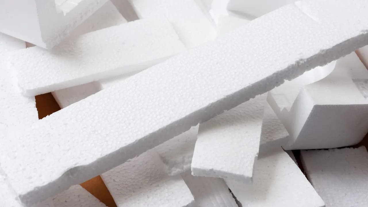 Dónde tirar porexpan de forma correcta y evitar problemas ambientales Dónde tirar porexpan de forma correcta y evitar problemas ambientales